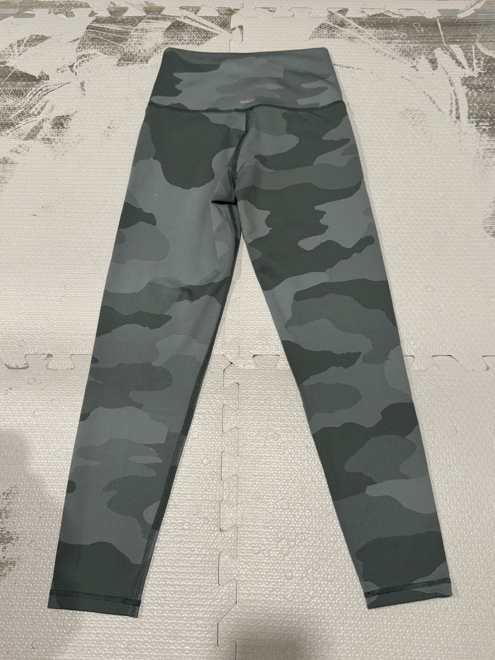 aerie' Olive green Camo High-Waist Leggings. Small short.